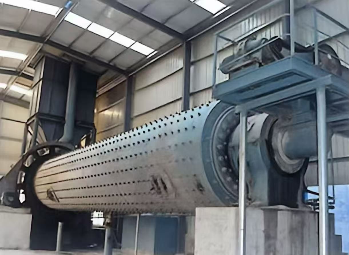 Fly ash processing and classification equipment inside the Huarui facility